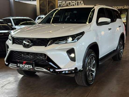 TOYOTA-HILUX-2025