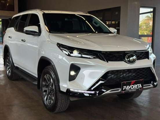 TOYOTA-HILUX-2.8 D-4D TURBO DIESEL CD POWER PACK 4X4 AUTOMÁTICO TOYOTA-HILUX-2025