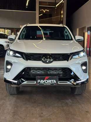 TOYOTA-HILUX-2.8 D-4D TURBO DIESEL CD POWER PACK 4X4 AUTOMÁTICO TOYOTA-HILUX-2025