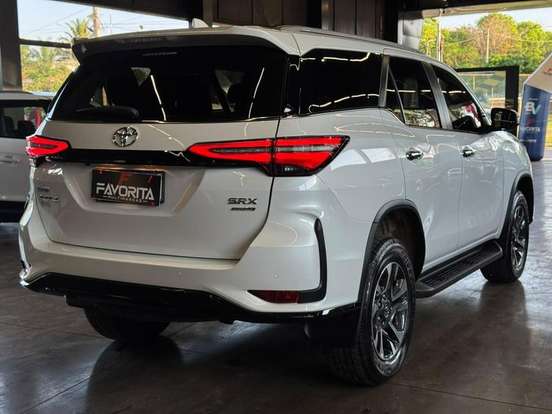 TOYOTA-HILUX-2025