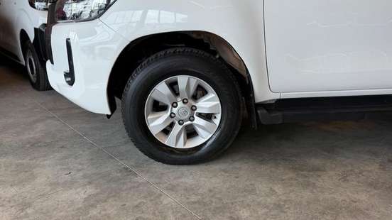 TOYOTA-HILUX-2021