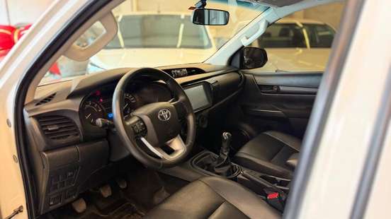 TOYOTA-HILUX-2021