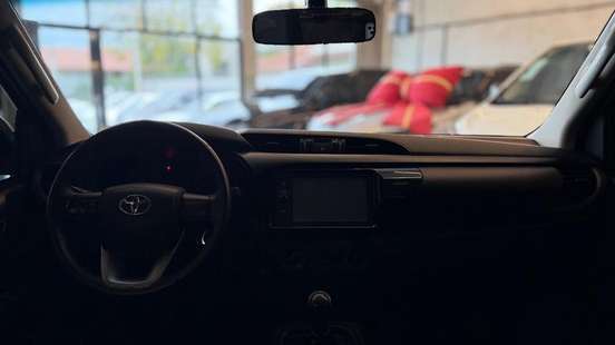 TOYOTA-HILUX-2021