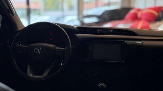 TOYOTA-HILUX-2021