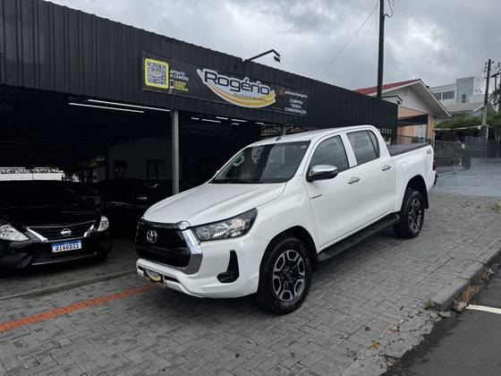 TOYOTA HILUX 2.8 D-4D TURBO DIESEL CD POWER PACK 4X4 MANUAL