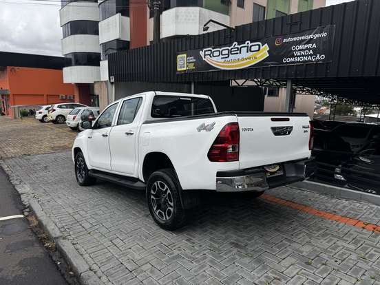 TOYOTA-HILUX-2021