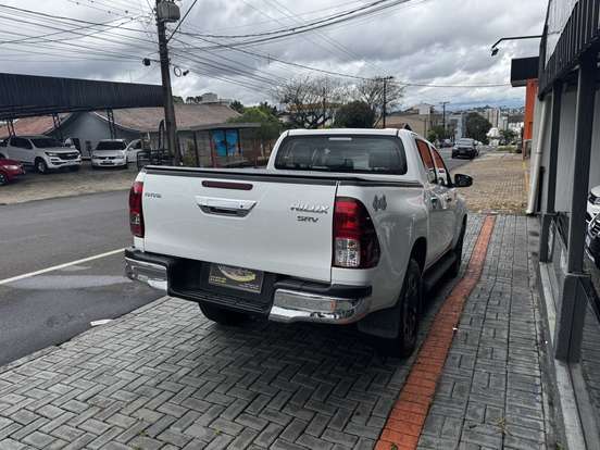 TOYOTA-HILUX-2021