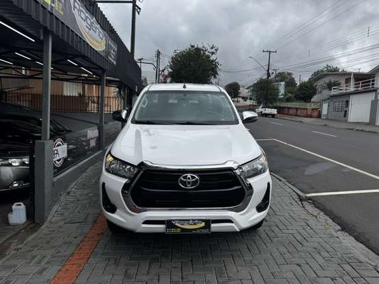 TOYOTA-HILUX-2021