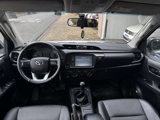 TOYOTA-HILUX-2021