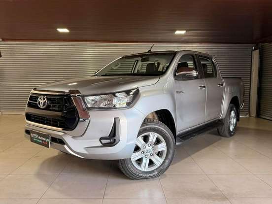 TOYOTA-HILUX-2.8 D-4D TURBO DIESEL CD SR 4X4 AUTOMÁTICO TOYOTA-HILUX-2023