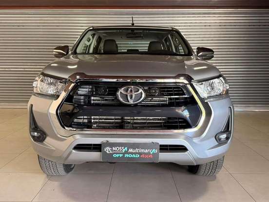TOYOTA-HILUX-2.8 D-4D TURBO DIESEL CD SR 4X4 AUTOMÁTICO TOYOTA-HILUX-2023