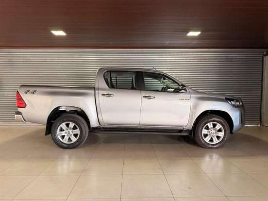 TOYOTA-HILUX-2023