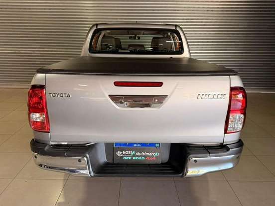 TOYOTA-HILUX-2.8 D-4D TURBO DIESEL CD SR 4X4 AUTOMÁTICO TOYOTA-HILUX-2023