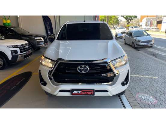 TOYOTA-HILUX-2.8 D-4D TURBO DIESEL CD SR 4X4 AUTOMÁTICO TOYOTA-HILUX-2023