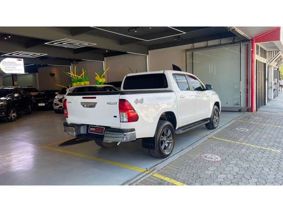 TOYOTA-HILUX-2.8 D-4D TURBO DIESEL CD SR 4X4 AUTOMÁTICO TOYOTA-HILUX-2023