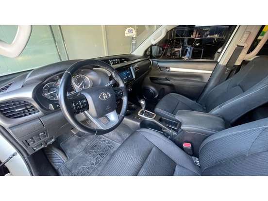 TOYOTA-HILUX-2.8 D-4D TURBO DIESEL CD SR 4X4 AUTOMÁTICO TOYOTA-HILUX-2023