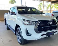 TOYOTA HILUX 2.8 D-4D TURBO DIESEL CD SR 4X4 AUTOMÁTICO TOYOTA HILUX 2.8 D-4D TURBO DIESEL CD SR 4X4 AUTOMÁTICO