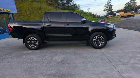 TOYOTA-HILUX-2.8 D-4D TURBO DIESEL CD SRV 4X4 AUTOMÁTICO TOYOTA-HILUX-2022