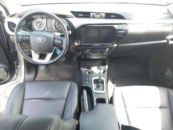 TOYOTA-HILUX-2.8 D-4D TURBO DIESEL CD SRV 4X4 AUTOMÁTICO TOYOTA-HILUX-2024
