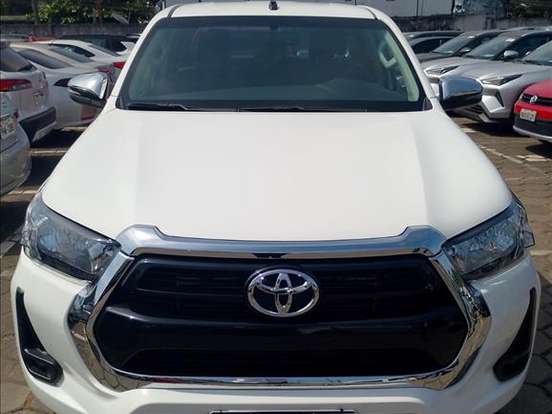 TOYOTA-HILUX-2.8 D-4D TURBO DIESEL CD SRV 4X4 AUTOMÁTICO TOYOTA-HILUX-2023