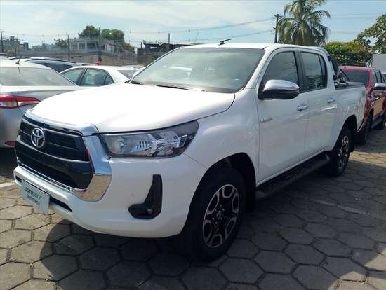 TOYOTA-HILUX-2023