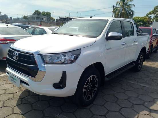 TOYOTA-HILUX-2.8 D-4D TURBO DIESEL CD SRV 4X4 AUTOMÁTICO TOYOTA-HILUX-2023
