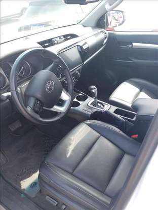 TOYOTA-HILUX-2023