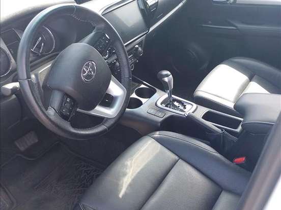 TOYOTA-HILUX-2.8 D-4D TURBO DIESEL CD SRV 4X4 AUTOMÁTICO TOYOTA-HILUX-2023