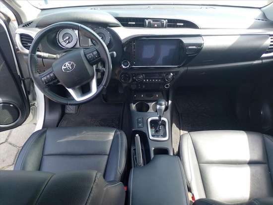 TOYOTA-HILUX-2023