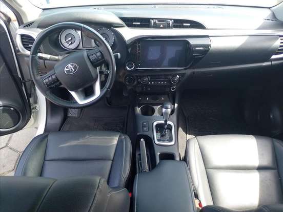 TOYOTA-HILUX-2.8 D-4D TURBO DIESEL CD SRV 4X4 AUTOMÁTICO TOYOTA-HILUX-2023