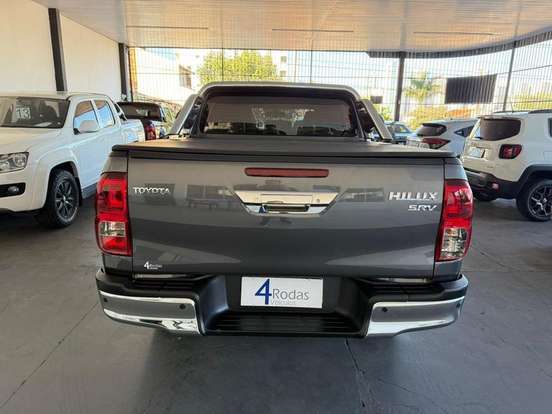 TOYOTA-HILUX-2.8 D-4D TURBO DIESEL CD SRV 4X4 AUTOMÁTICO TOYOTA-HILUX-2022