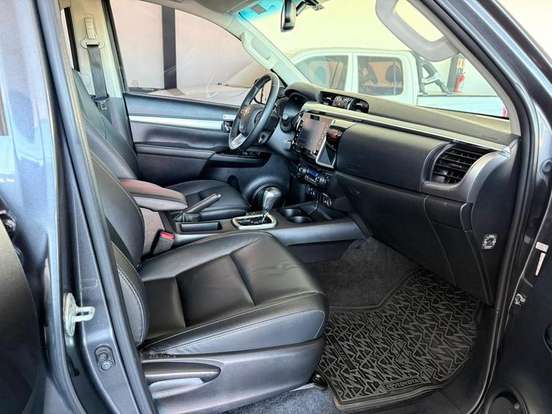 TOYOTA-HILUX-2022