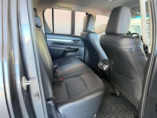 TOYOTA-HILUX-2022