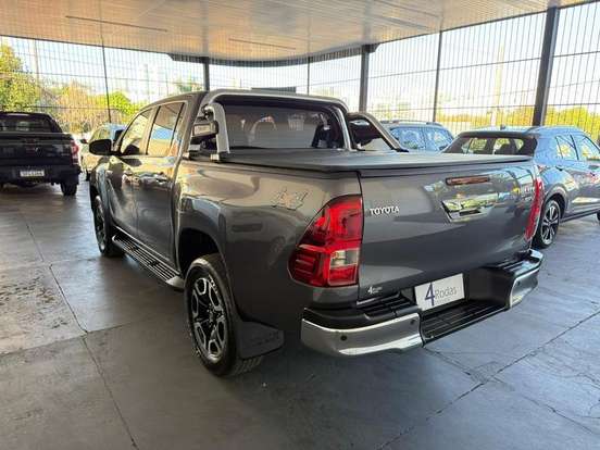 TOYOTA-HILUX-2.8 D-4D TURBO DIESEL CD SRV 4X4 AUTOMÁTICO TOYOTA-HILUX-2022