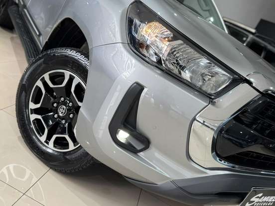 TOYOTA-HILUX-2022