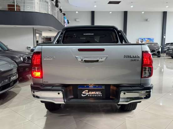 TOYOTA-HILUX-2.8 D-4D TURBO DIESEL CD SRV 4X4 AUTOMÁTICO TOYOTA-HILUX-2022