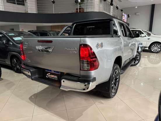 TOYOTA-HILUX-2.8 D-4D TURBO DIESEL CD SRV 4X4 AUTOMÁTICO TOYOTA-HILUX-2022