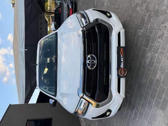 TOYOTA-HILUX-2023