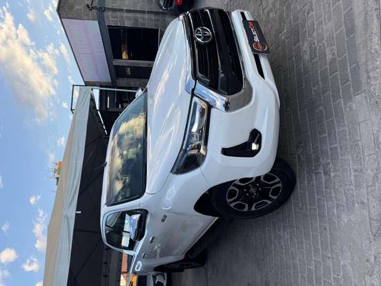 TOYOTA-HILUX-2023
