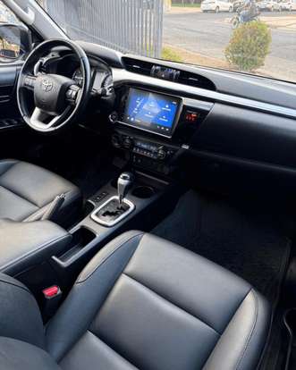 TOYOTA-HILUX-2023