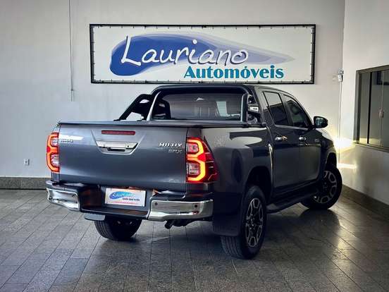 TOYOTA-HILUX-2.8 D-4D TURBO DIESEL CD SRX 4X4 AUTOMÁTICO TOYOTA-HILUX-2023