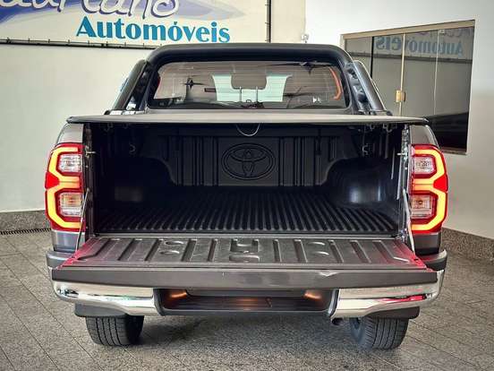 TOYOTA-HILUX-2.8 D-4D TURBO DIESEL CD SRX 4X4 AUTOMÁTICO TOYOTA-HILUX-2023