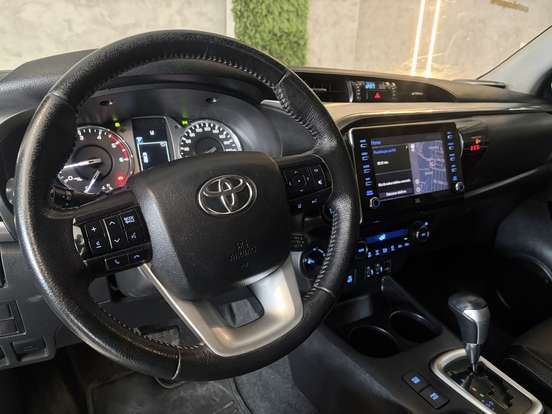 TOYOTA-HILUX-2021