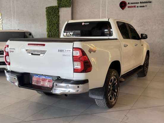 TOYOTA-HILUX-2021