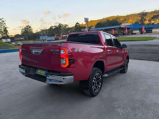 TOYOTA-HILUX-2.8 D-4D TURBO DIESEL CD SRX 4X4 AUTOMÁTICO TOYOTA-HILUX-2022