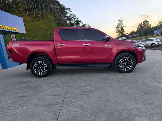 TOYOTA-HILUX-2.8 D-4D TURBO DIESEL CD SRX 4X4 AUTOMÁTICO TOYOTA-HILUX-2022