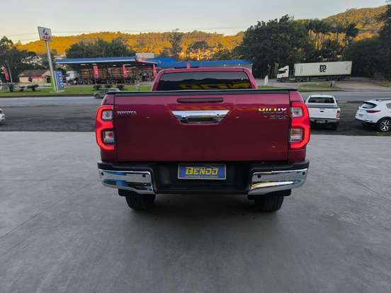 TOYOTA-HILUX-2022
