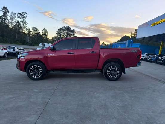 TOYOTA-HILUX-2022