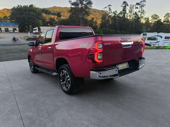 TOYOTA-HILUX-2022
