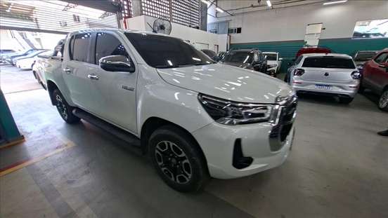 TOYOTA-HILUX-2024